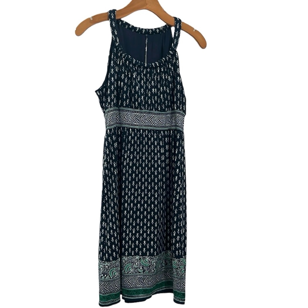 This is a cute Max Studio navy blue, white and hint of green dress. Size Small.
